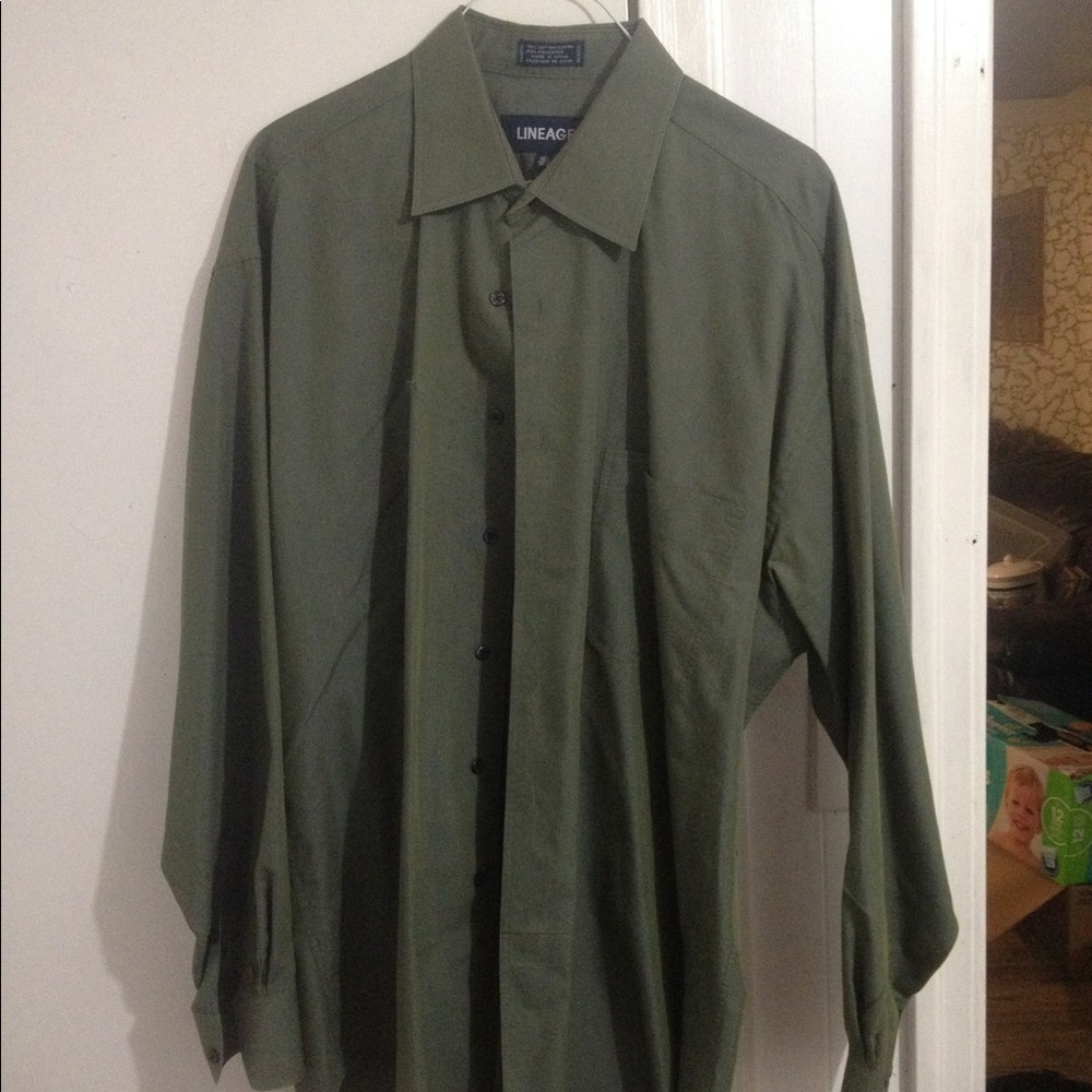 - Mens Olive Green Shirt. Like New. 34-35